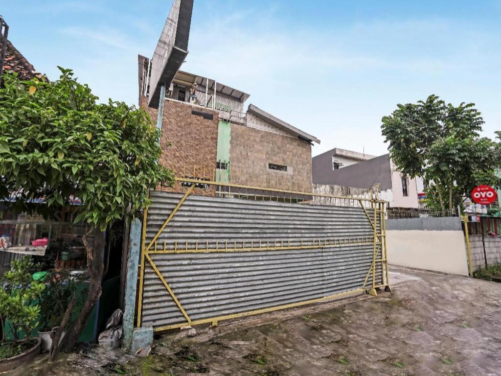 Oyo 90158 Hotel Lendosis Perintis Kemerdekaan Palembang Exteriér fotografie